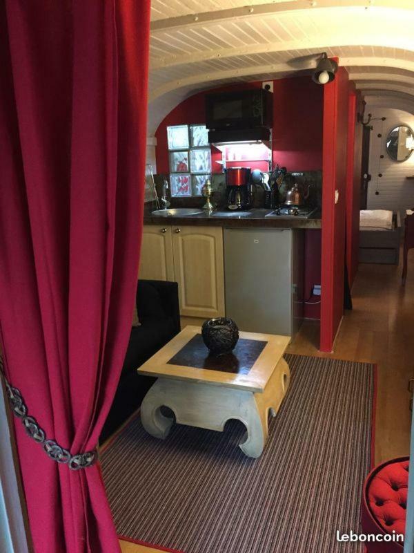 Roulotte - Le Domaine Des Ecrevisses Hotell Saint-Florent-sur-Cher Eksteriør bilde